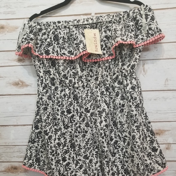 Rewind Off the Shoulder Ruffles Short Jumper NEW! - Picture 4 of 5